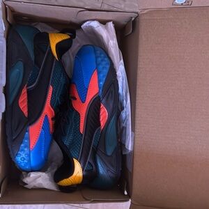 Toddler Pumas size 9c